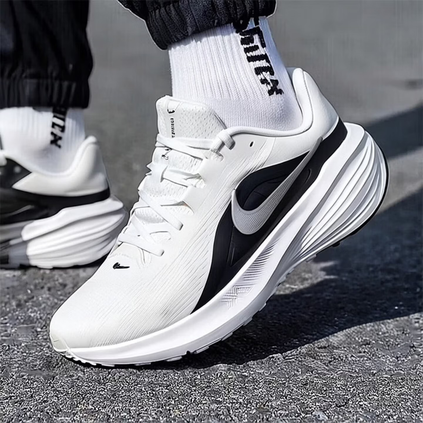 Lightweight Road Running Shoes - NIKE DOWNSHIFTER 14 Męskie Buty do