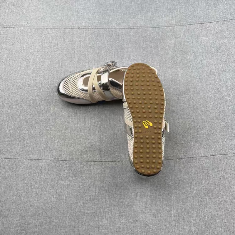 Nowe, tkane, ażurowe sneakersy – Sneakers recenzja i cena