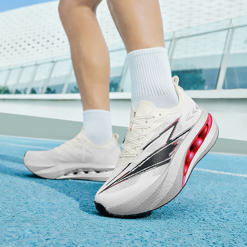 Nowe buty do biegania z karbon – Carbon Plate Marathon Racing Shoes recenzja i cena